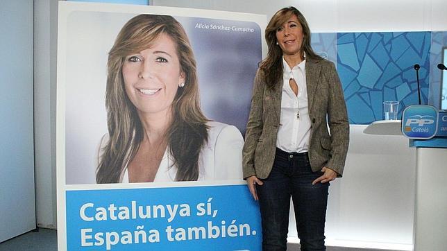 Los partidos piden a Mas que se disculpe por su «viaje de lujo»