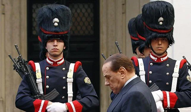 Berlusconi pide perdón a los italianos por no haber podido superar la crisis