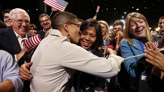 El consumo recreativo de marihuana se abre paso y las bodas homosexuales se extienden