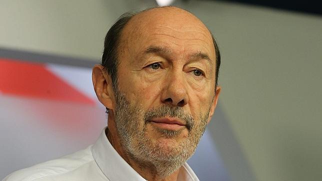 Rubalcaba apuesta por corregir los abusos que existen a favor de los bancos en los desahucios