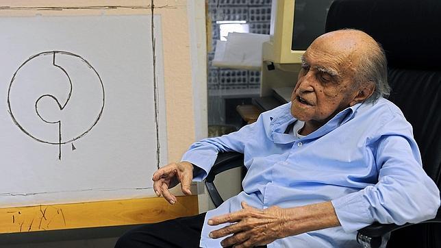 El arquitecto Oscar Niemeyer presenta una «franca mejoría»