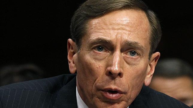 Petraeus podría ser llamado a testificar por el Senado