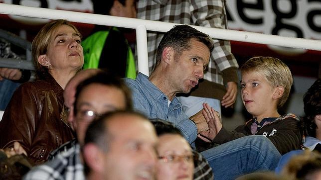 Los duques de Palma reaparecen en público tras volver a Barcelona