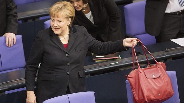 Merkel no suelta el mando