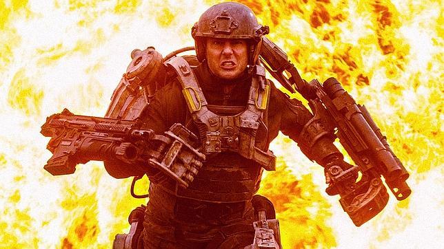 Tom Cruise escupe fuego en «All you need is kill»