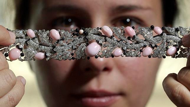 Tres millones de dólares por la pulsera de Reina Victoria Eugenia