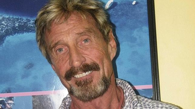 Chicas, armas y yoga: la extraña vida del fundador de McAfee en su «refugio pirata»