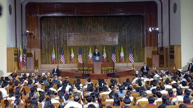 Obama a Aung San Suu Kyi: «América está con Birmania»