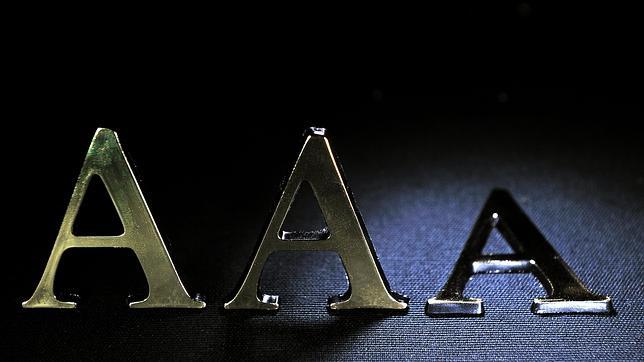 Moody's rebaja la calificación de la deuda de Francia desde «Aaa» hasta «Aa1»