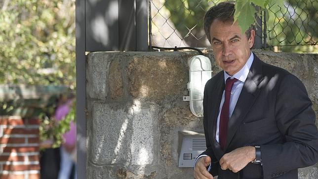 Zapatero sigue en «perfil bajo» para evitar más problemas al PSOE