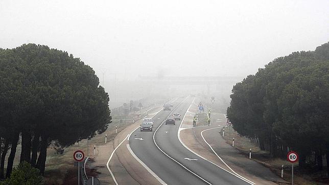 Los bancos de niebla complican la circulación en Segovia y Ávila