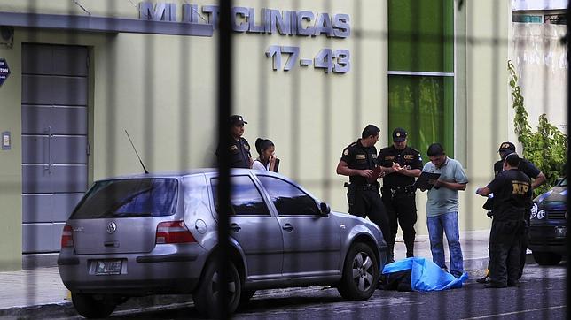 Una disputa entre narcos causa la matanza junto a una clínica de estética en Guatemala