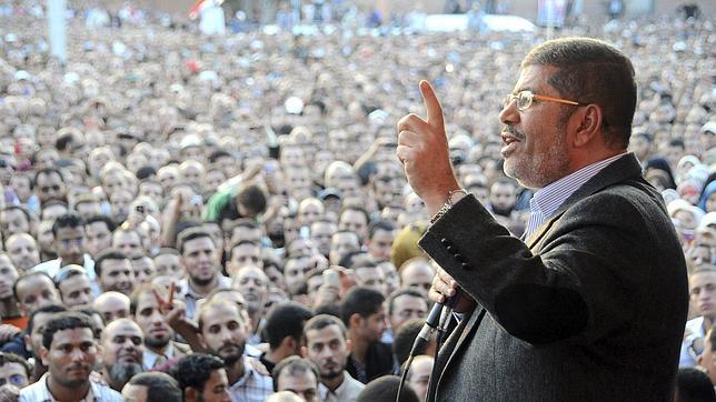 El presidente egipcio insiste en que su decreto es temporal e insta al diálogo