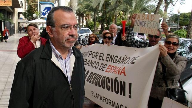 Pitada al exdirector de CAM en las calles de Alicante