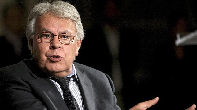 Felipe González: «España no soporta cuatro administraciones superpuestas»