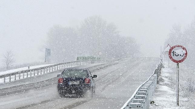 Dos puertos cerrados y en otros 20 la circulación está condicionada por la nieve