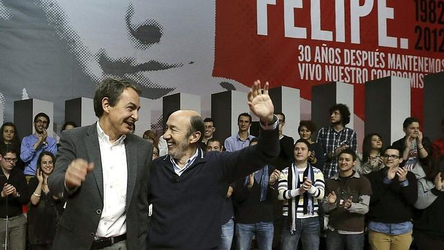 Zapatero se reivindica aprovechando el homenaje a Felipe González