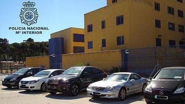 Cazan a ocho chinos in fraganti cuando extorsionaban a una compatriota en casa