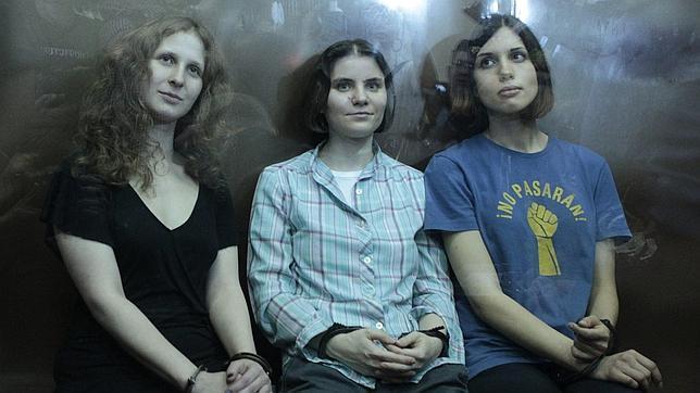 Ingresada en una celda de castigo una de las integrantes de Pussy Riot