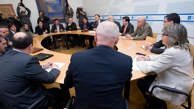 Xunta y sindicatos firman un acuerdo para que suba el precio de la leche