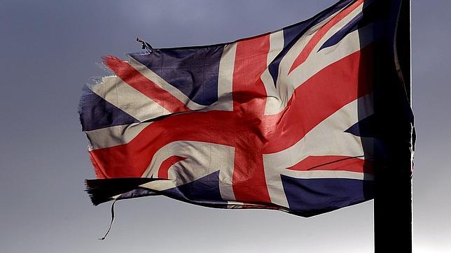 Ocho agentes heridos por disturbios en Belfast entre lealistas y la policía