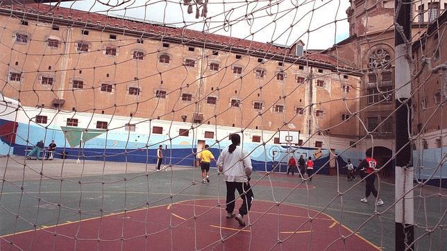 Uno de cada cinco reclusos sigue consumiendo cannabis tras su ingreso en prisión