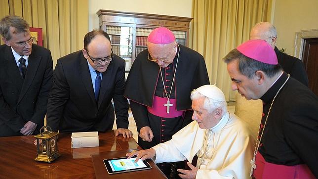 «Enseñé al Papa a manejar el iPad y ahora lo usa con una soltura impresionante»