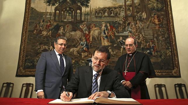 Rajoy recuerda que la grandeza de España se levantó superando cada revés «para llegar más alto»