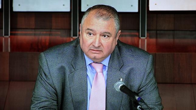 El excapitán marítimo de La Coruña afirma que volvería a alejar el «Prestige»