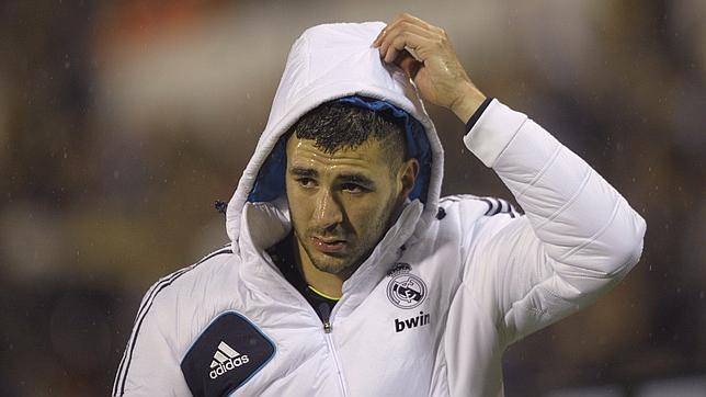 Benzema, lesionado en la primera mitad
