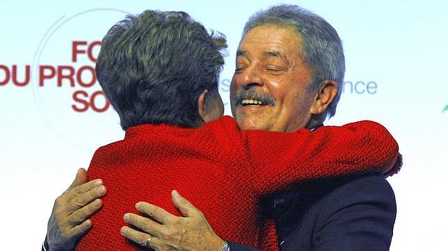 Lula niega su implicación en la trama del «mensalao» e insinúa que puede volver a ser candidato