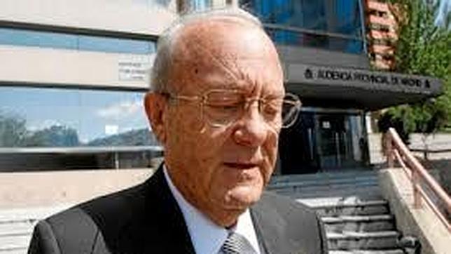 Viñals ocultó al Colegio de Médicos que seguía ejerciendo