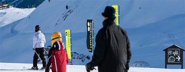 Propuestas «low cost» para ir con nieve a la nieve