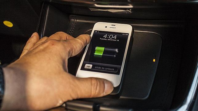 Crean un sistema para cargar los «smartphones» sin cables
