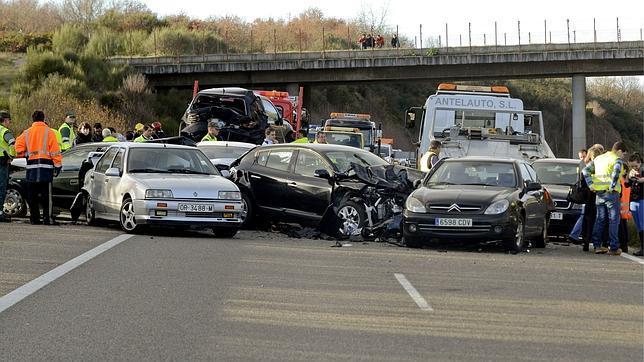 Trece muertos en accidentes de tráfico en el primer fin semana de la Navidad