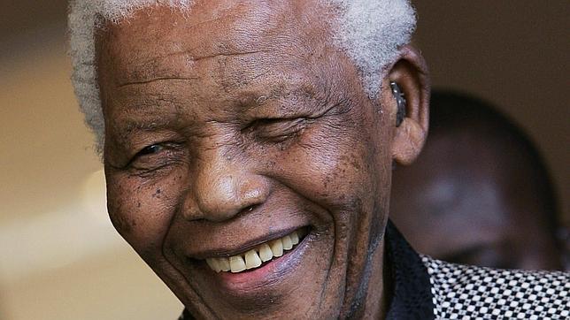 Nelson Mandela recibe el alta hospitalaria