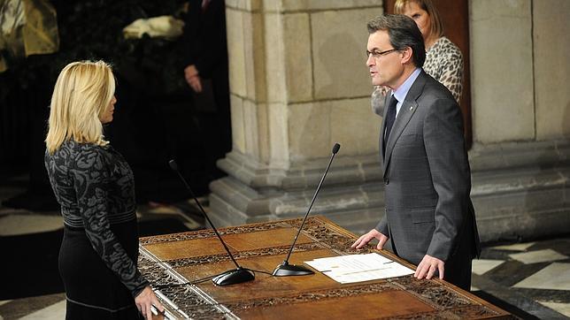 La vicepresidenta de Mas ve la consulta independentista como un «reto» y no una «prioridad»