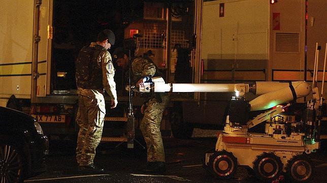 Desactivan un artefacto explosivo bajo el coche de un policía en Belfast