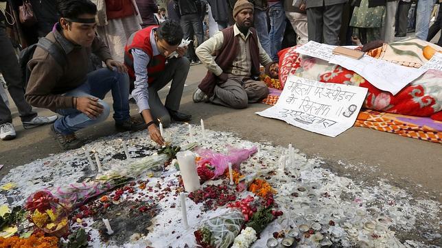 Imputados por violación en grupo y asesinato los asaltantes de la joven india