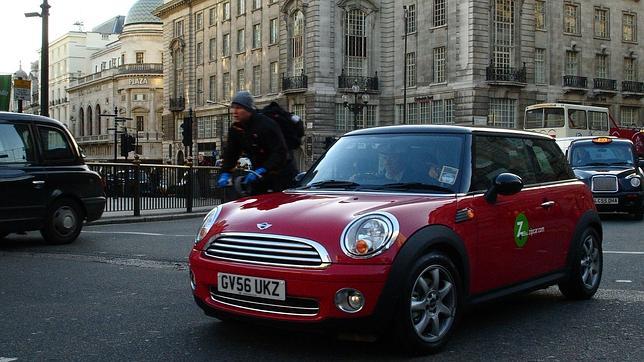 Avis compra la firma de coches compartidos Zipcar por 500 millones