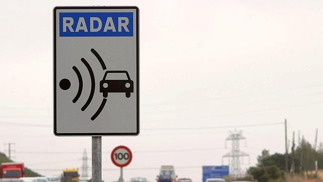 Una veintena de radares fijos en las carreteras gallegas cambiarán de sitio