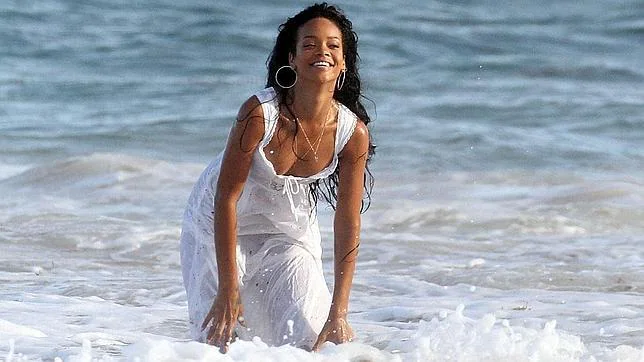 La Rihanna más sensual, nueva imagen de la isla de Barbados