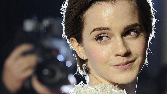 Emma Watson confundida con una niña en el aeropuerto