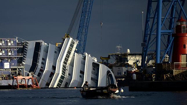 Un total de 106 buques se hundieron en 2012 en el mundo, 15 más que en 2011