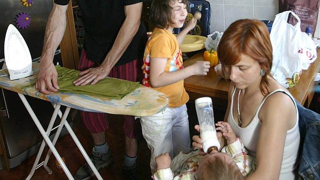 La renta disponible de los hogares cayó un 1,6% el tercer trimestre de 2012