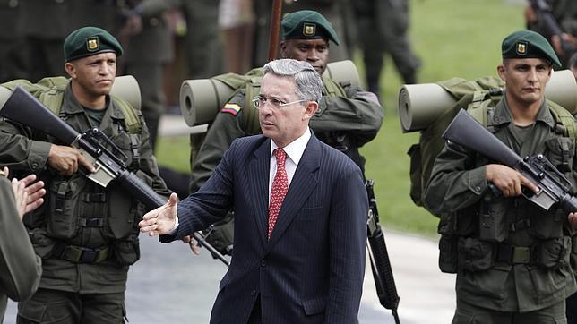 La Justicia colombiana vuelve a investigar los vínculos entre Uribe y los «paras»