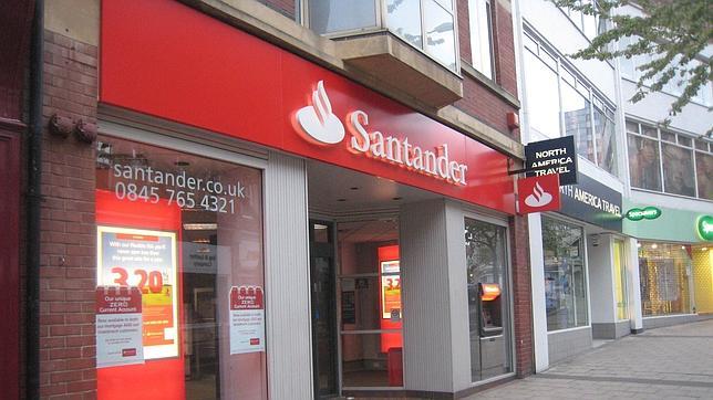 Santander y los sindicatos de Banesto acuerdan mantener el empleo tras la fusión