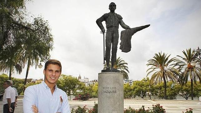 Pepe Luis reaparece en el debut de su sobrino