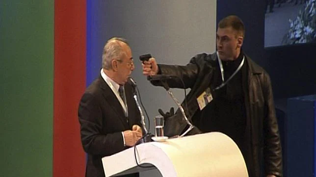 Intentan asesinar a un político búlgaro durante la celebración de un mitin