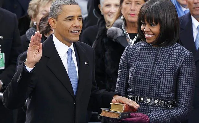 Michelle Obama y su look de Thom Browne inspirado en las corbatas